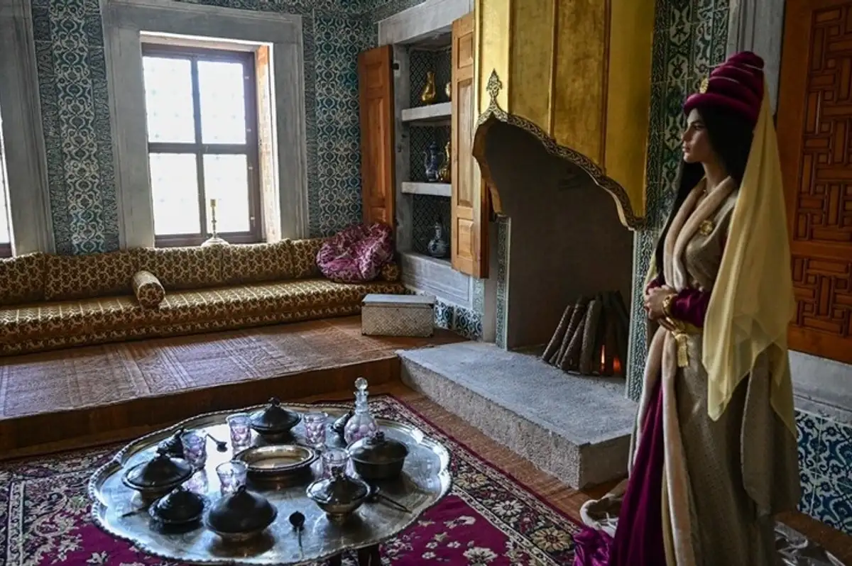 Topkapı Sarayı'nda Tarihi An: Harem'in Gizli Dünyası "Kadınefendiler ve Cariyeler Taşlığı" İlk Kez Kapılarını Açtı