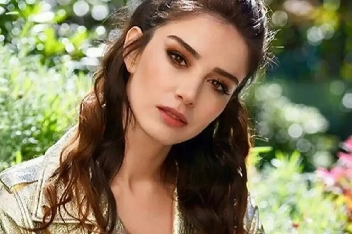 Özge Gürel'den Cannes Pozları