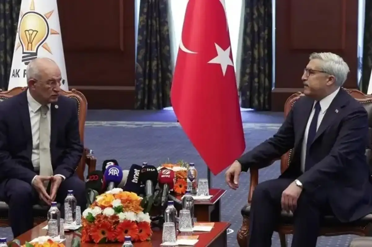 AK Parti ile CHP Bayramlaşıyor