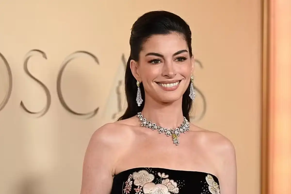 Anne Hathaway Zirvede: Dünyanın En Güzel Kadını Seçildi!