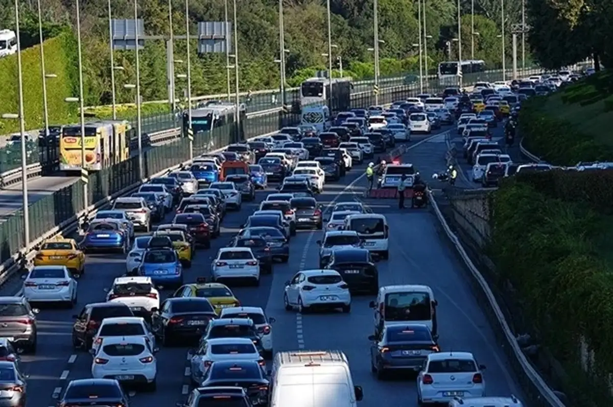 İstanbul'da Bayram Dönüşü Trafik Felç Oldu