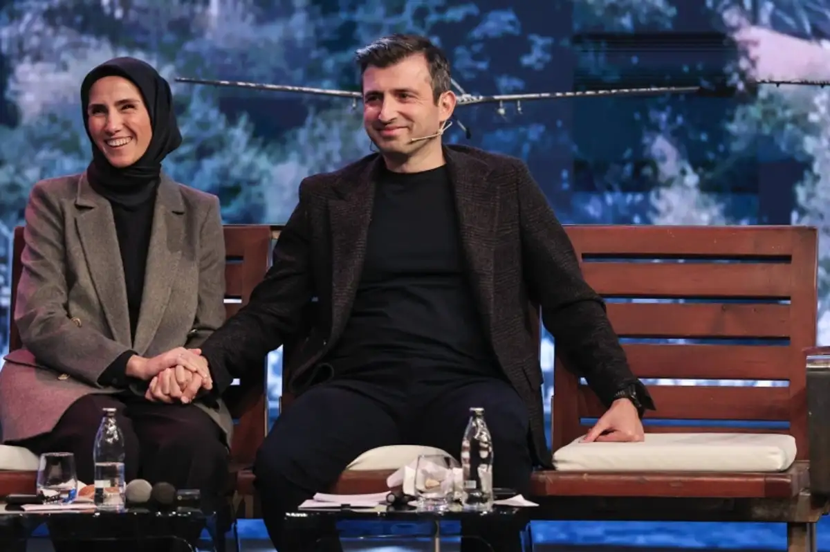 Cumhurbaşkanı Erdoğan 10'uncu Kez Dede Oldu! Bayraktar Çifti 3'üncü Çocuklarını Kucağına Aldı