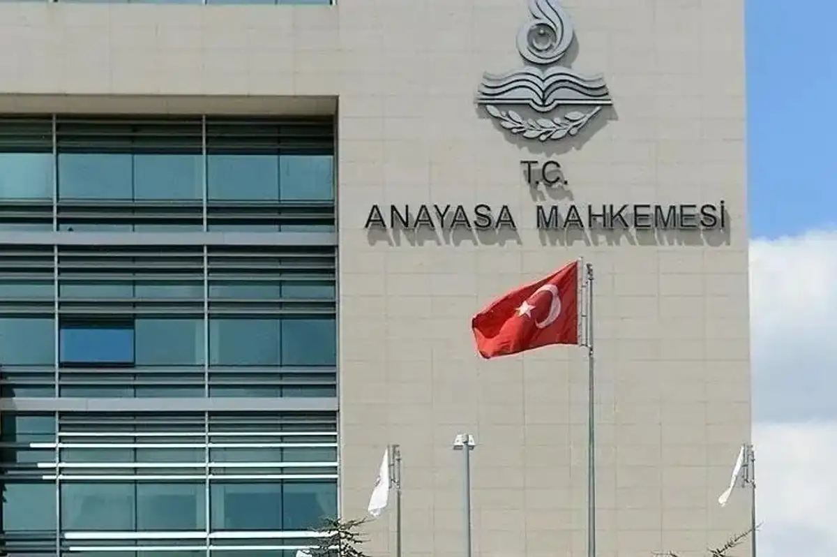 Anayasa Mahkemesi'nden Tarihi Karar: Süresiz Nafakaya İptal!