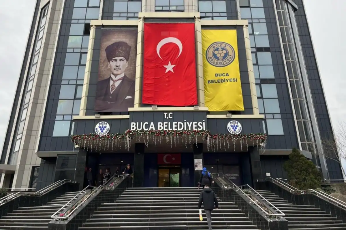 Buca Belediyesi'ne Yönelik Suç Örgütü Operasyonunda 54 Gözaltı Adliyeye Sevk Edildi