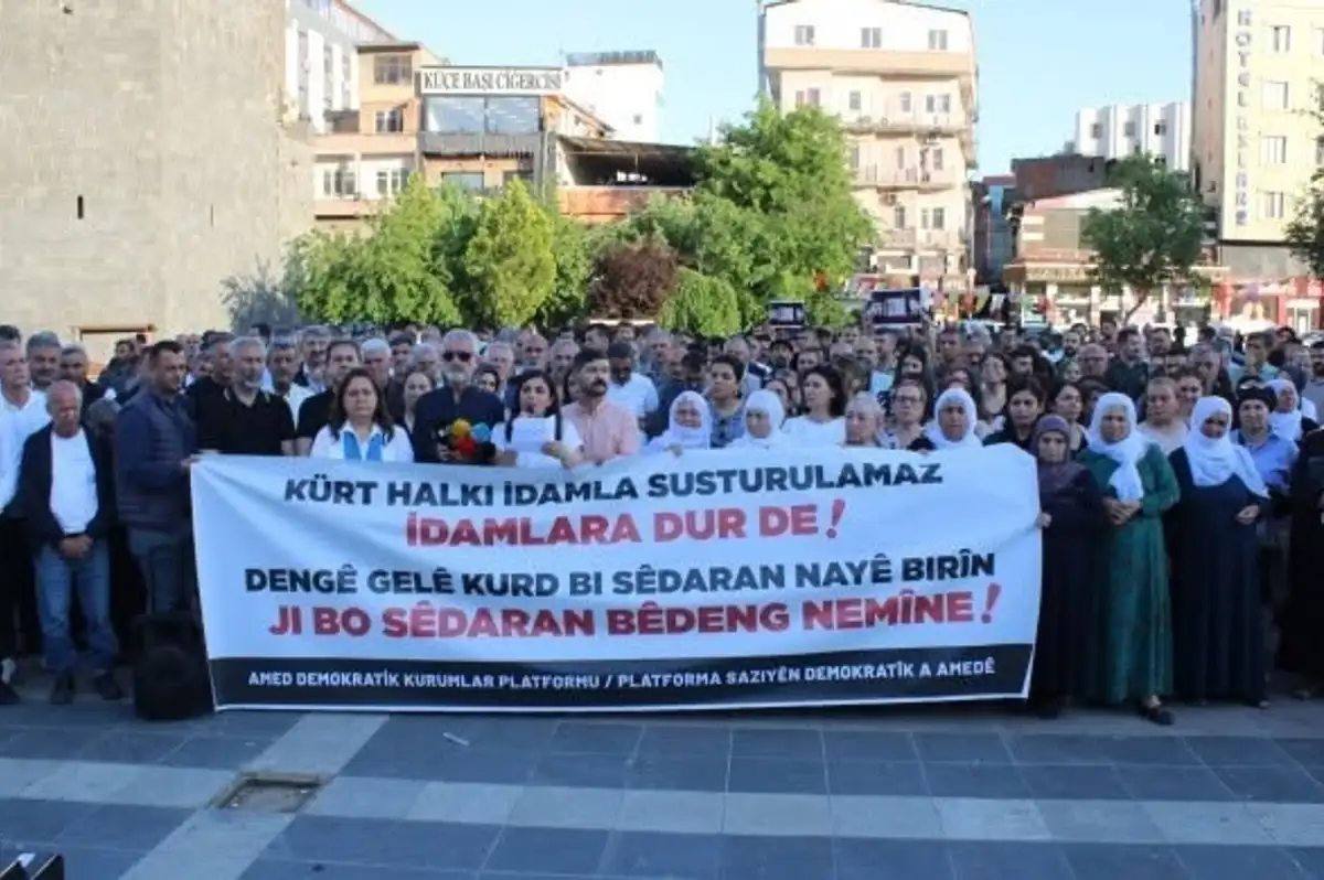 İstanbul'da İran Başkonsolosluğu Önünde Protesto: "İdam Politikalarına Son Verin"