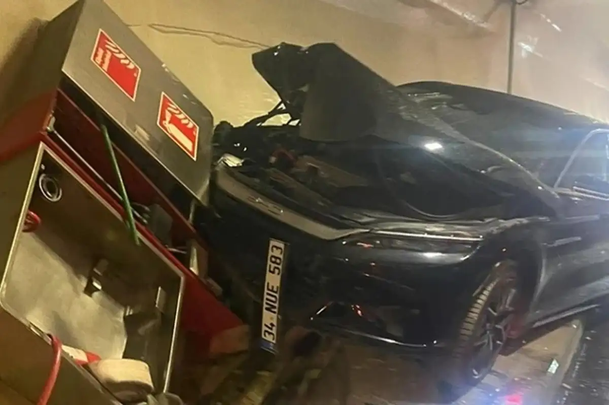 Avrasya Tüneli'nde Kaza: Trafik Kısa Süreliğine Durdu