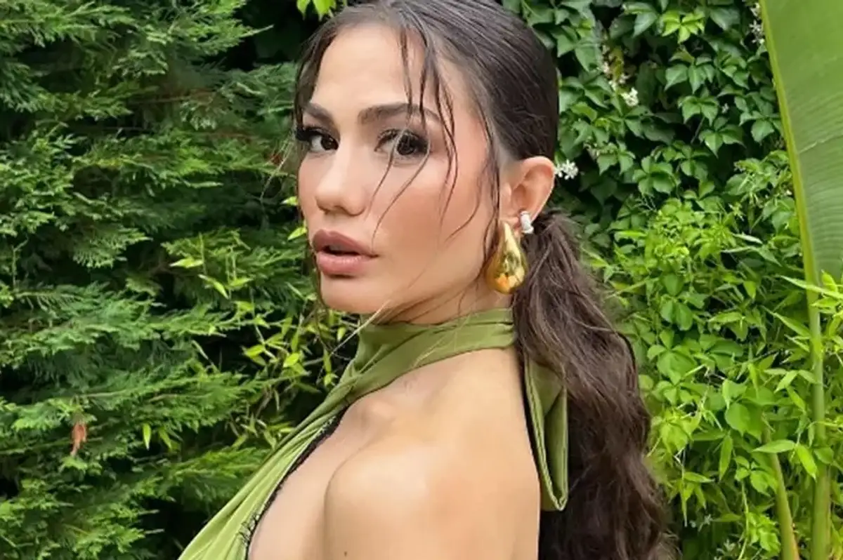 Demet Özdemir'in Göcek Keyfi! Ailesiyle Teknede Tatilin Tadını Çıkardı