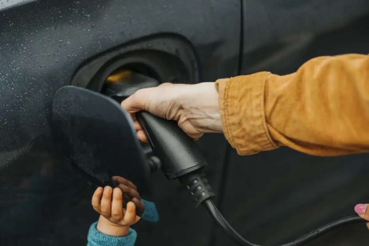 Yüksek Petrol Fiyatları Elektrikli Otomobil Satışlarını Artırdı