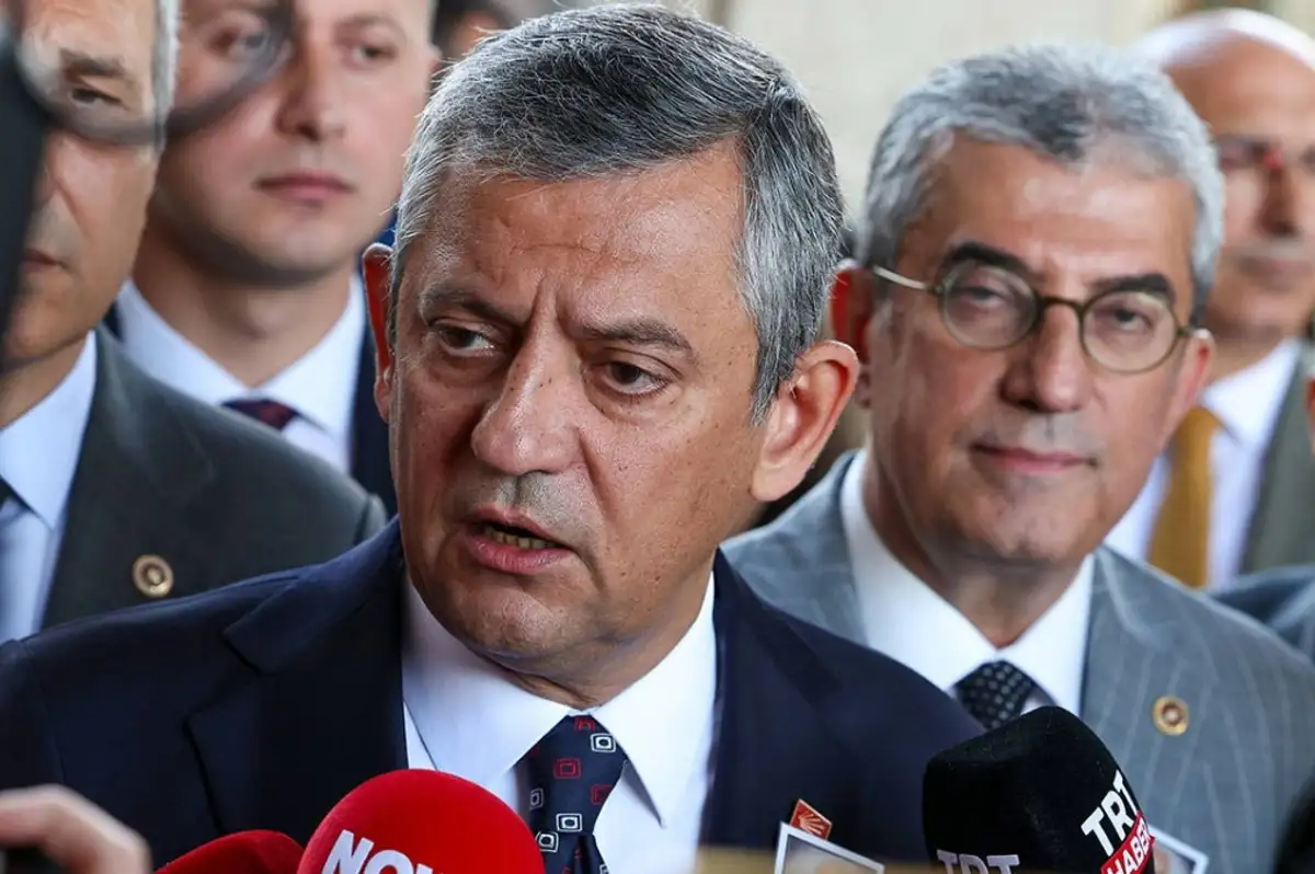 Özgür Özel'den Görevden Almalara Sert Tepki: "Parti İçi Darbeye Teslim Olmayacağız"