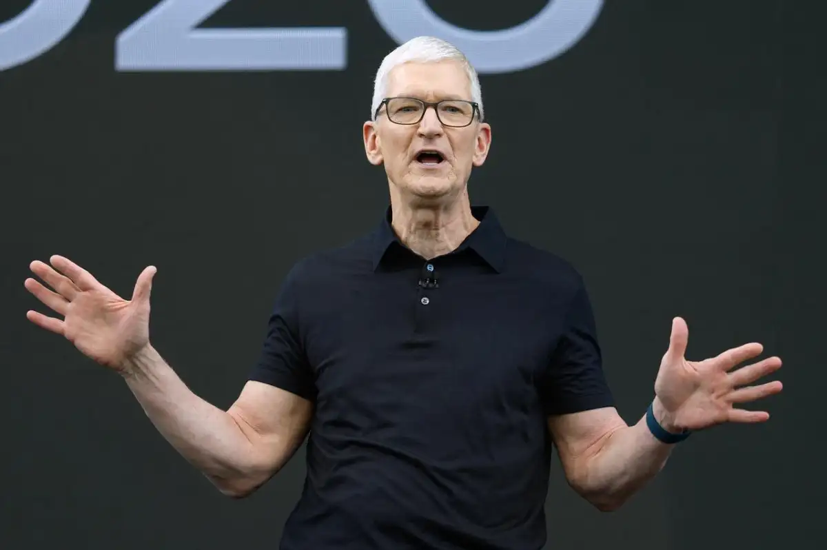 Apple CEO'su Cook: "Yapay Zeka Patlaması Ürün Fiyatlarına Zam Olarak Yansıyacak"