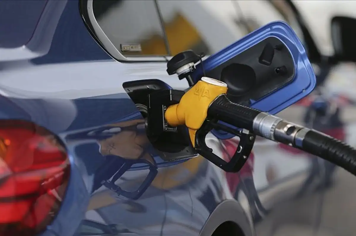 Benzine Gece Yarısı İndirim Geldi