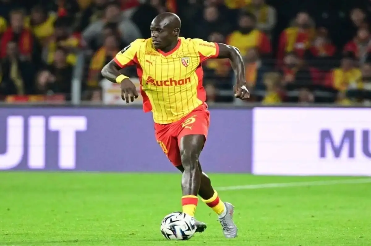 Fenerbahçe'de Savunmaya Yeni Hamle! Malang Sarr Listede İlk Sırada