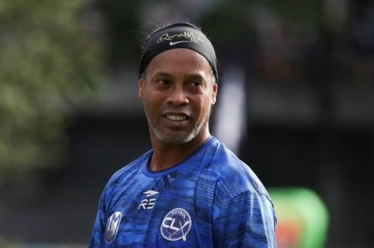 Ronaldinho 11 Yıl Sonra Sahalara Dönüyor