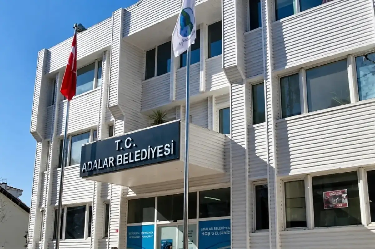 Adalar Belediyesi Soruşturmasında 47 Şüpheli Adliyeye Getirildi
