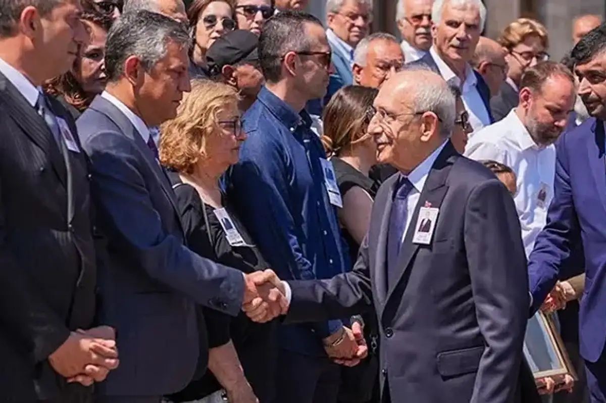 Kılıçdaroğlu ve Özel, Orhan Sür'ün Cenaze Töreninde İlk Kez Bir Araya Geldi