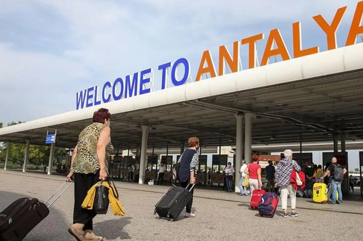 Antalya Havalimanı'nda Fahiş Fiyat İsyanı: Alman Turistler Şoke Oldu!