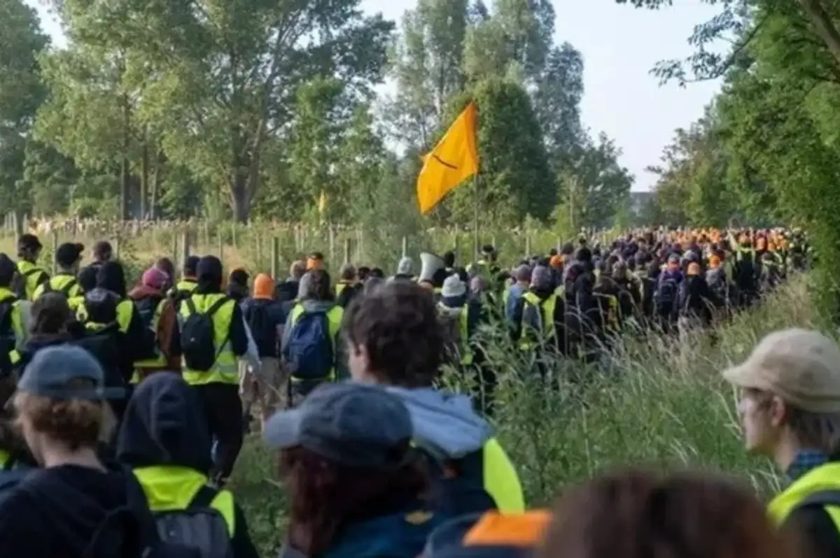 Almanya'da AfD Kongresine Dev Protesto: Erfurt'ta Sokaklar Karıştı
