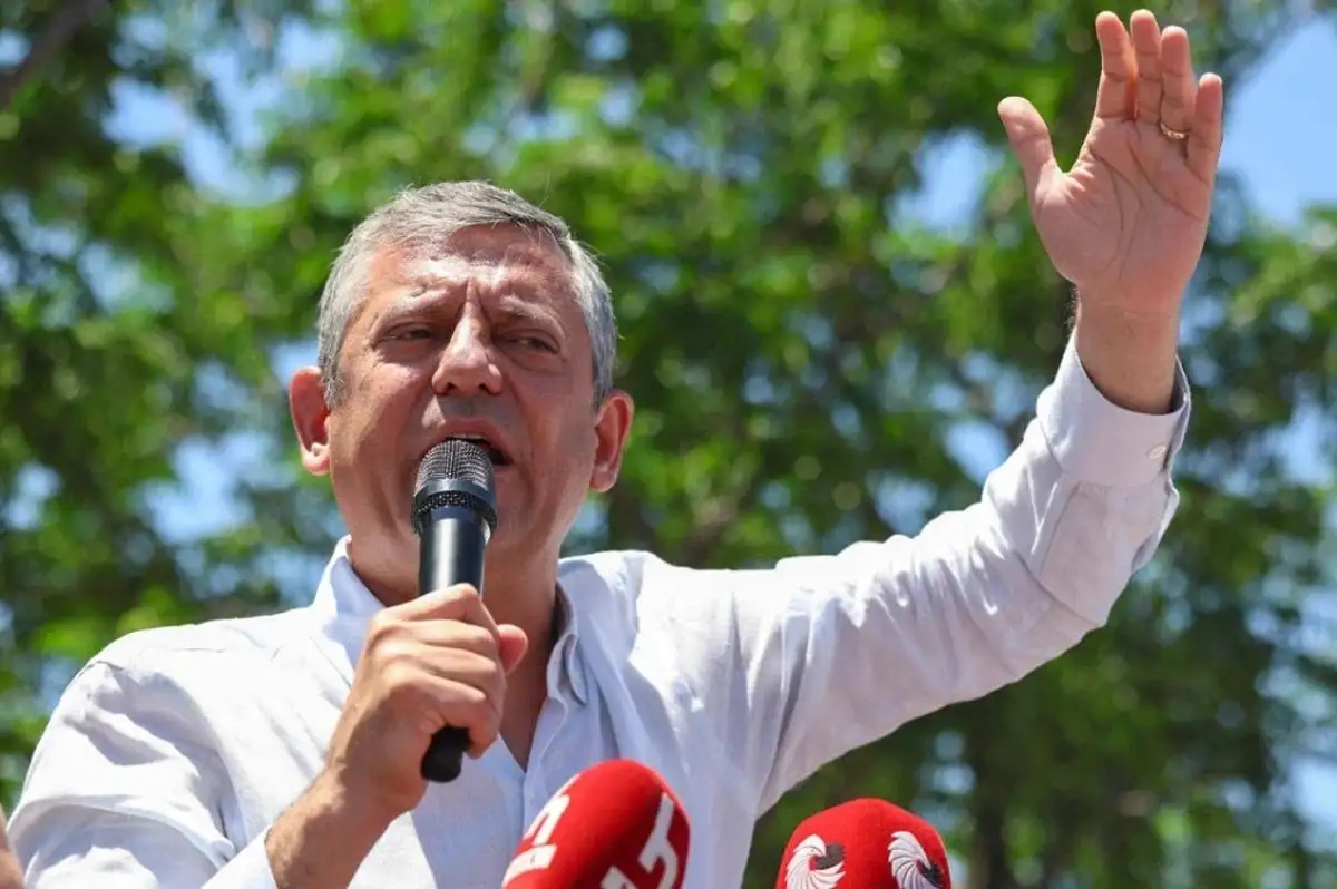 Özgür Özel, Deniz Göktaş'ı Ziyaret Etti