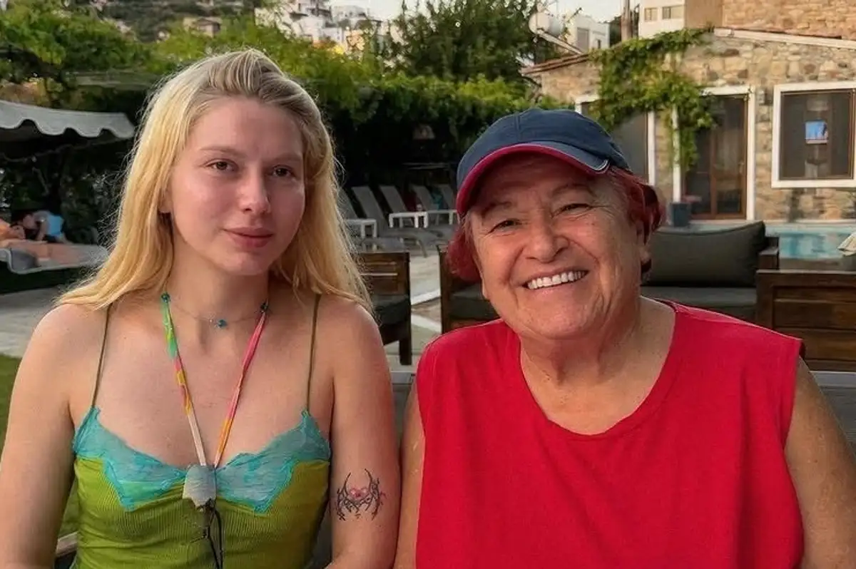 Selda Bağcan ve Aleyna Tilki'den Samimi Görüntüler