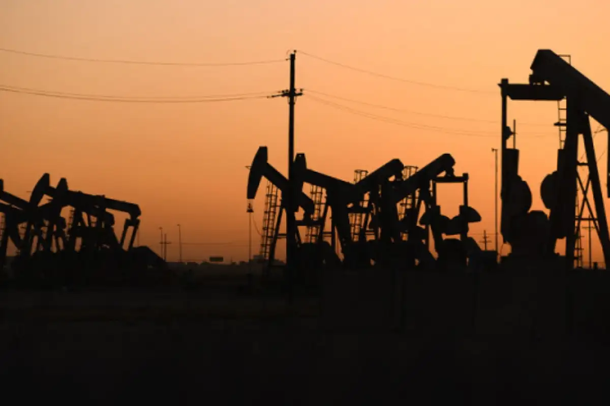Kızıldeniz ve Hürmüz Boğazı'nda Çifte Kriz: Brent Petrol 100 Doları Gördü