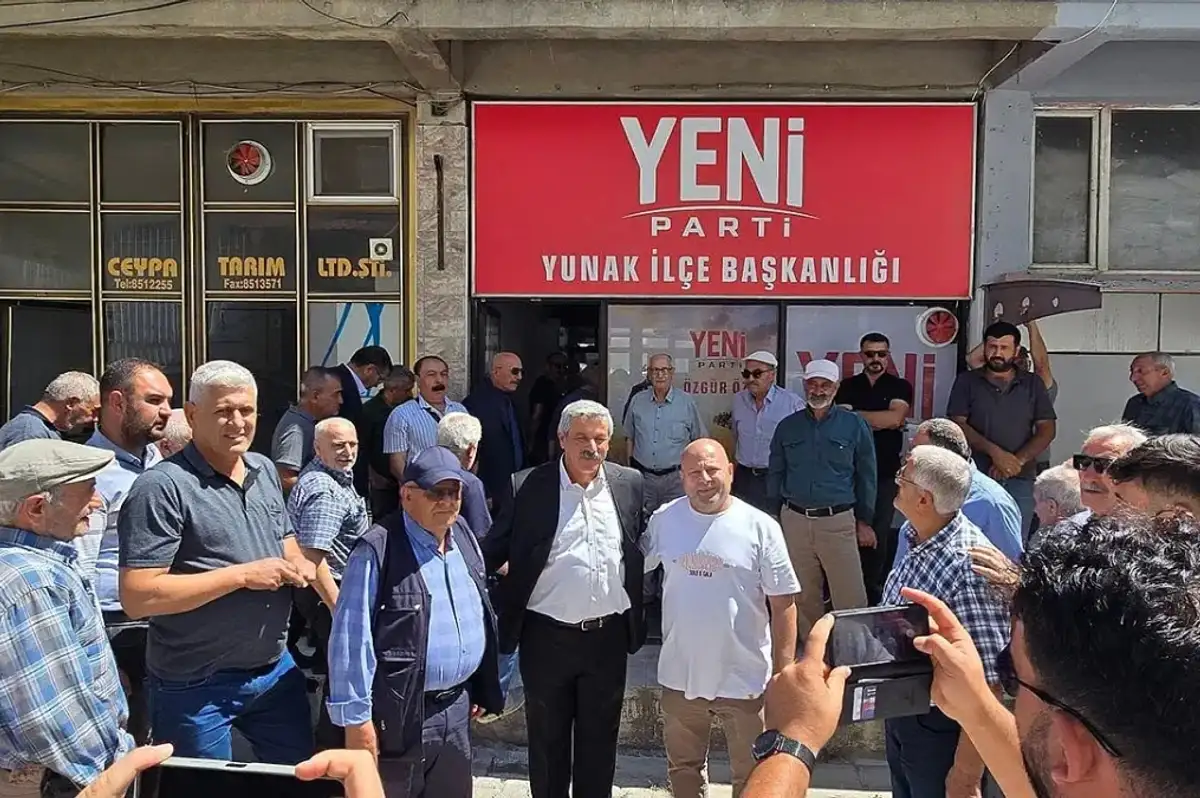 CHP Yunak İlçe Teşkilatı Toplu İstifa Etti! Teşkilat, Yeni Parti'ye Katıldı