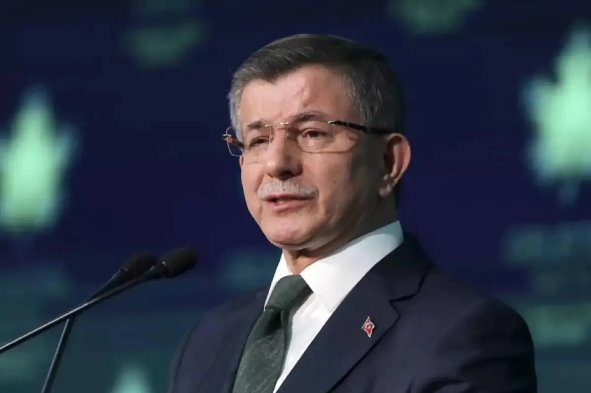 Ahmet Davutoğlu'ndan Sürpriz Karar: Gelecek Partisi Siyasi Faaliyetlerini Sonlandırdı