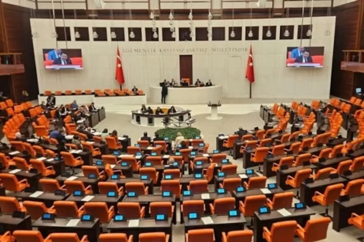 TBMM'de Kabul Edildi: Kapsamlı Öğrenci Affı Resmi̇leşti! Kimler Yararlanabilir, Şartlar Neler?