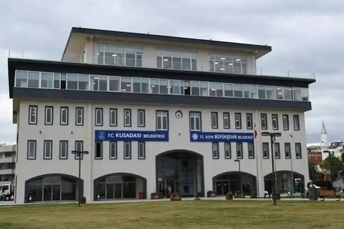 Kuşadası Belediyesi'ne Operasyon: 14 Şüpheli Tutuklandı