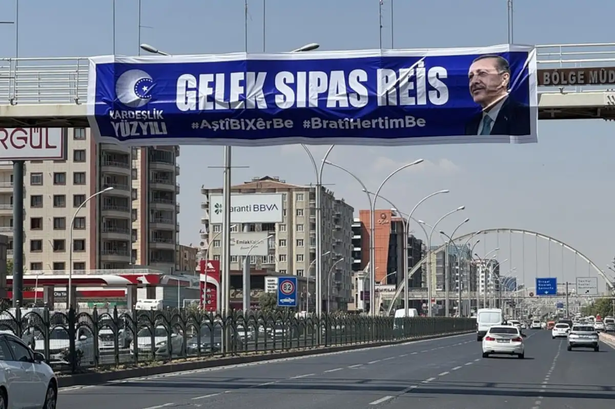 Diyarbakır'da Erdoğan'a Kürtçe Teşekkür Pankartı