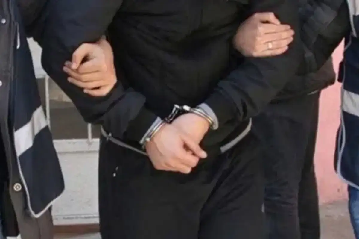 Kendilerini MİT ve Adalet Bakanlığı Görevlisi Olarak Tanıtan Dolandırıcılar Gözaltına Alındı
