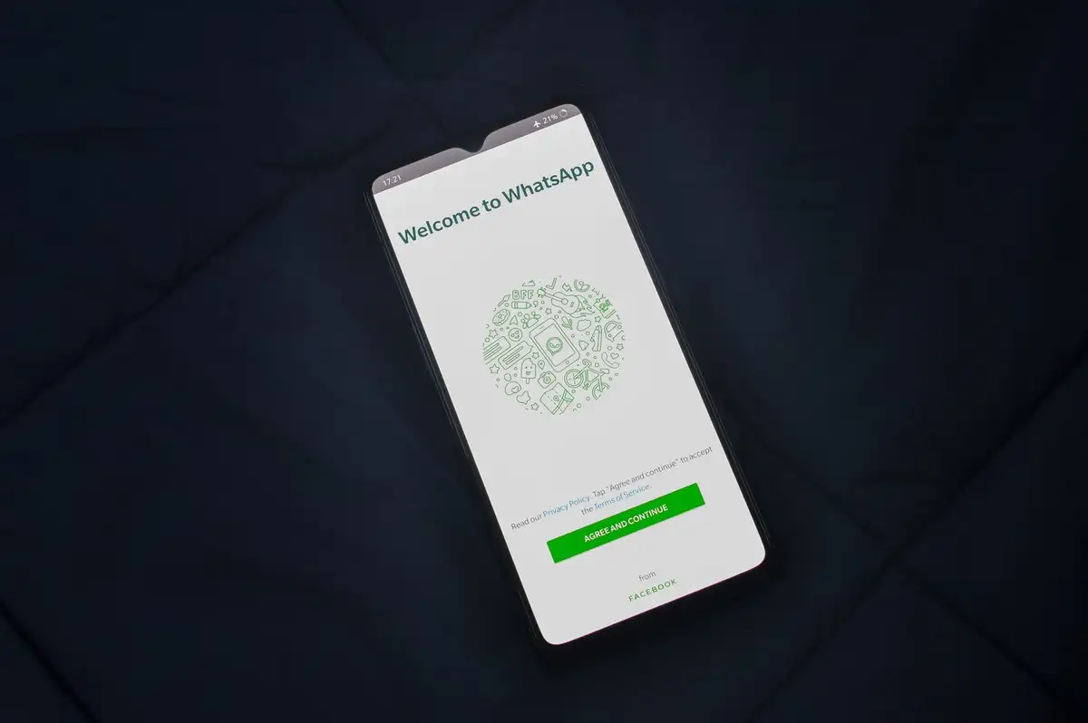 WhatsApp iOS için Liquid Glass Güncellemesi Hazırlıyor