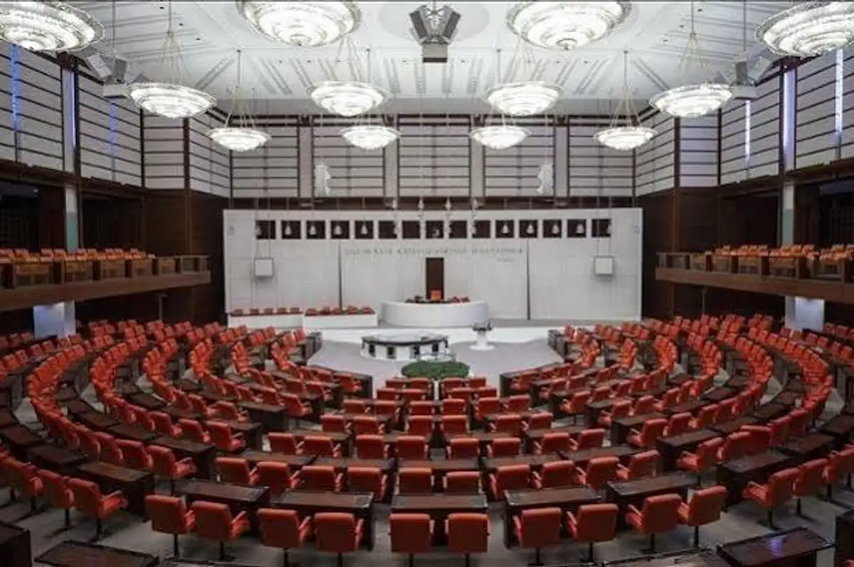 Ev Emekçilerine Tarihi Güvence: 40 Maddelik Dev Kanun Teklifi Meclis'te