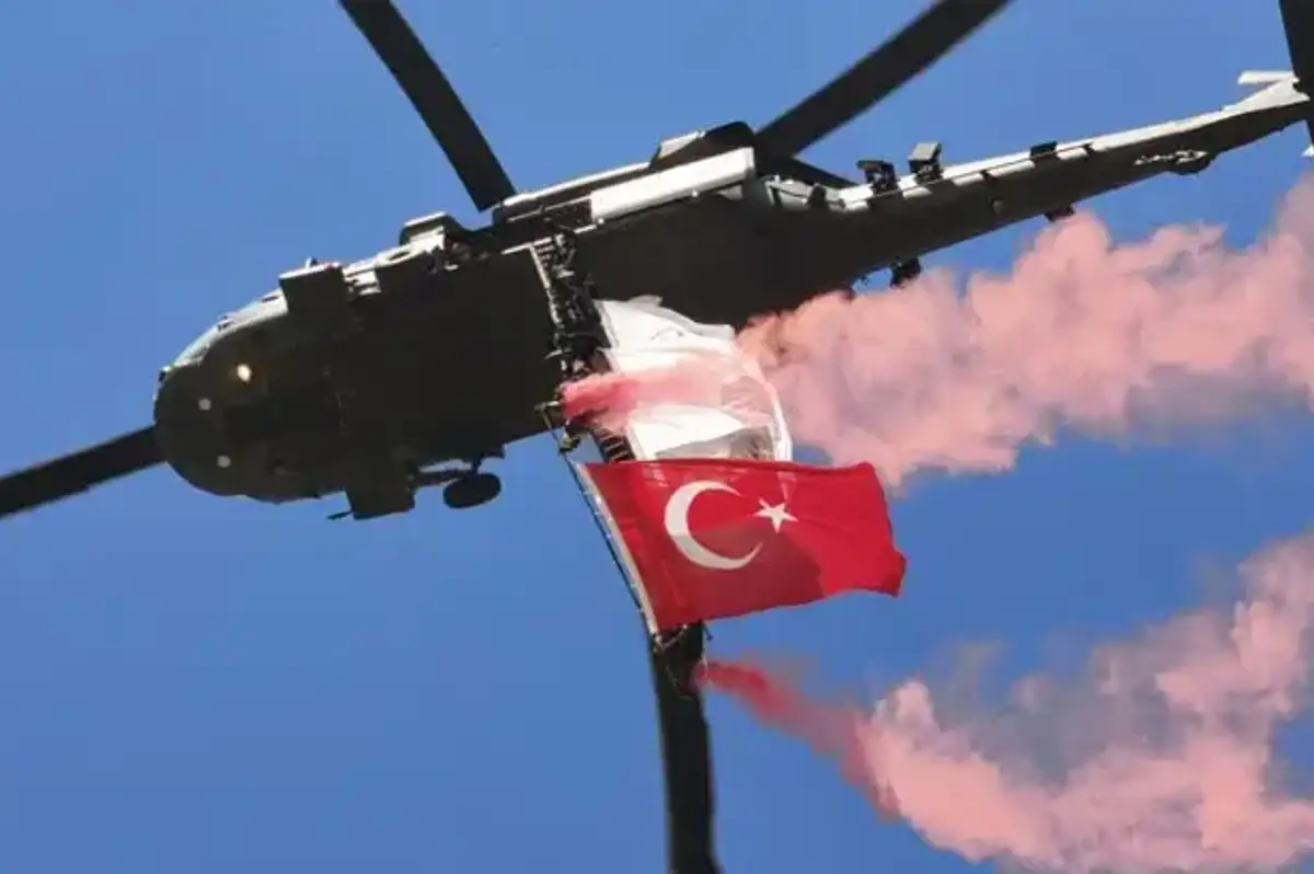 Malazgirt'te Jandarma Helikopterlerinden Nefes Kesen Gösteri
