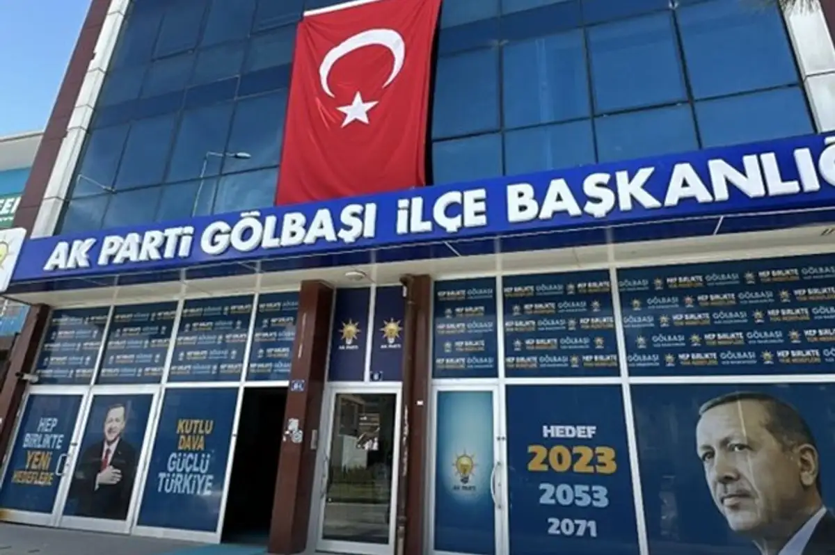 Ankara Gölbaşı'nda CHP'li 6 Meclis Üyesi AK Parti'ye Katıldı