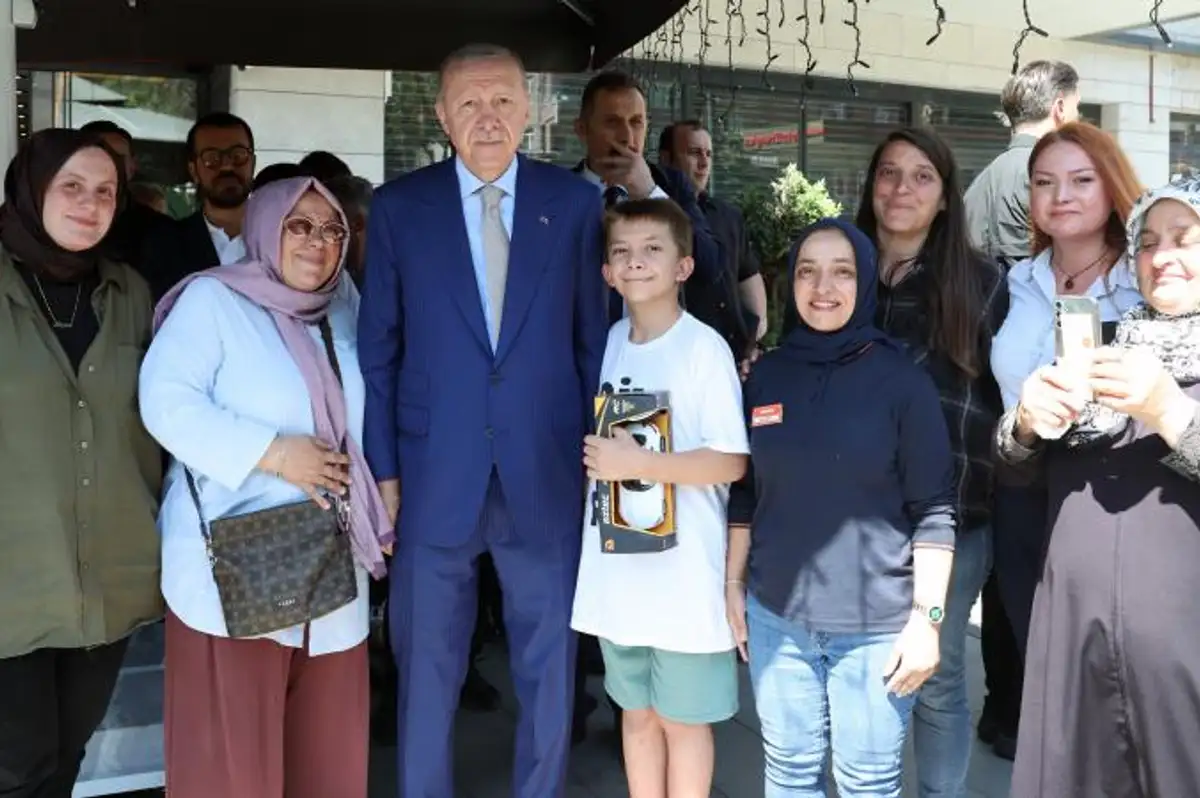 Cumhurbaşkanı Erdoğan'dan Çengelköy'de Esnaf ve Vatandaş Ziyareti