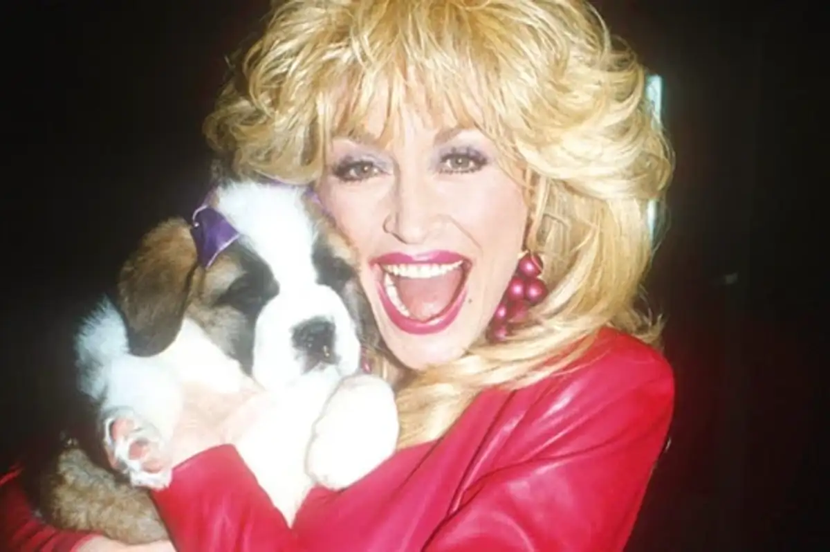 Country efsanesi Dolly Parton toprağa verildi