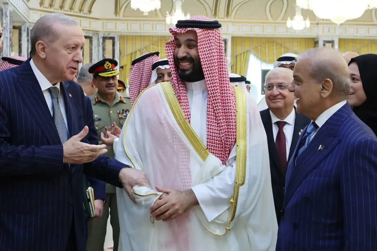Türkiye, Pakistan ve Suudi Arabistan Arasında Tarihi Savunma Zirvesi İstanbul'da Toplanıyor