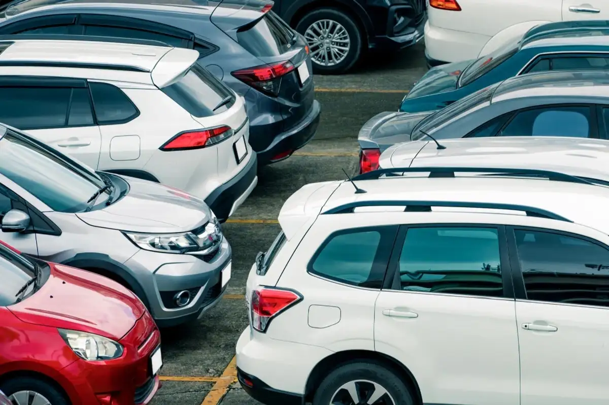 Otomobiller kendi etrafında dönerek park edebiliyor