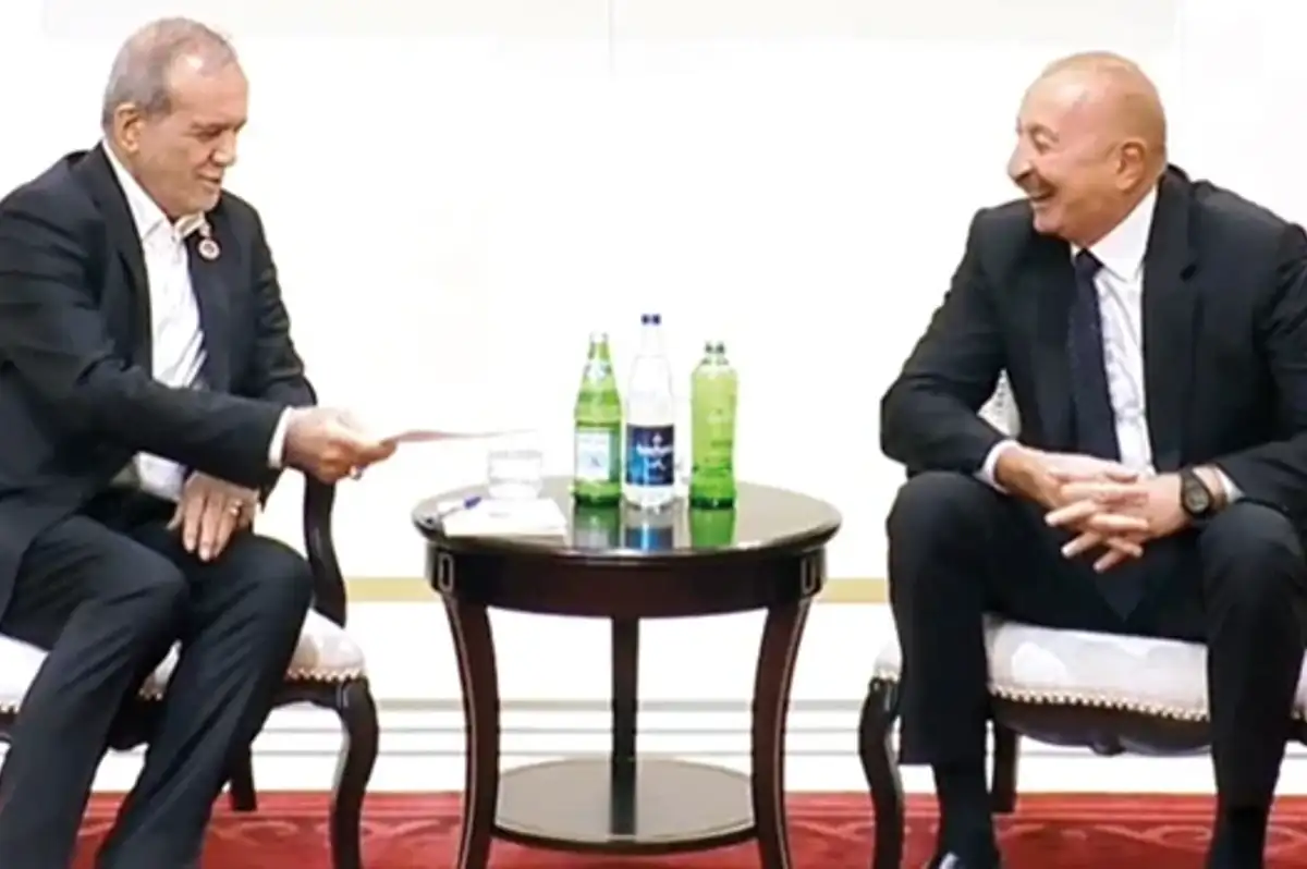 Pezeşkiyan ve Aliyev'in su diyaloğu zirvede güldürdü