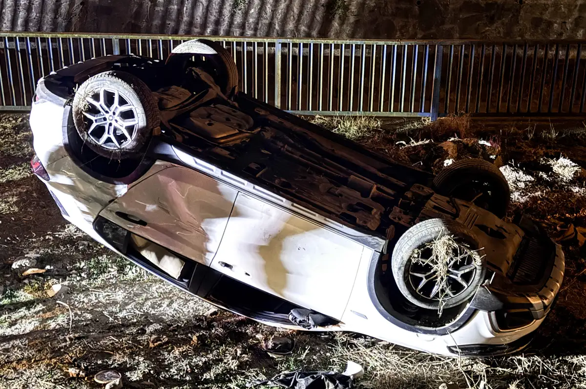 Ümraniye'de şarampole devrilen otomobilin sürücüsü hayatını kaybetti