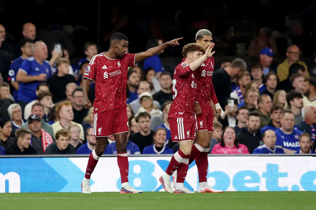 Fenerbahçe'nin rakibi Liverpool, ilk galibiyetini aldı