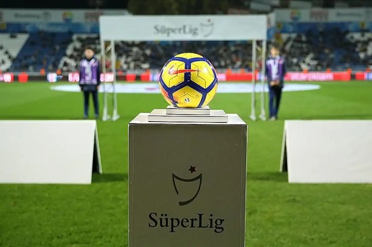 Futbolda yaz transfer dönemi gece yarısı itibarıyla kapandı