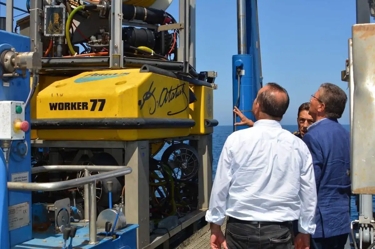 Ünal Üstel, Girne Faciasında Görevli TCG Alemdar'ı Ziyaret Etti