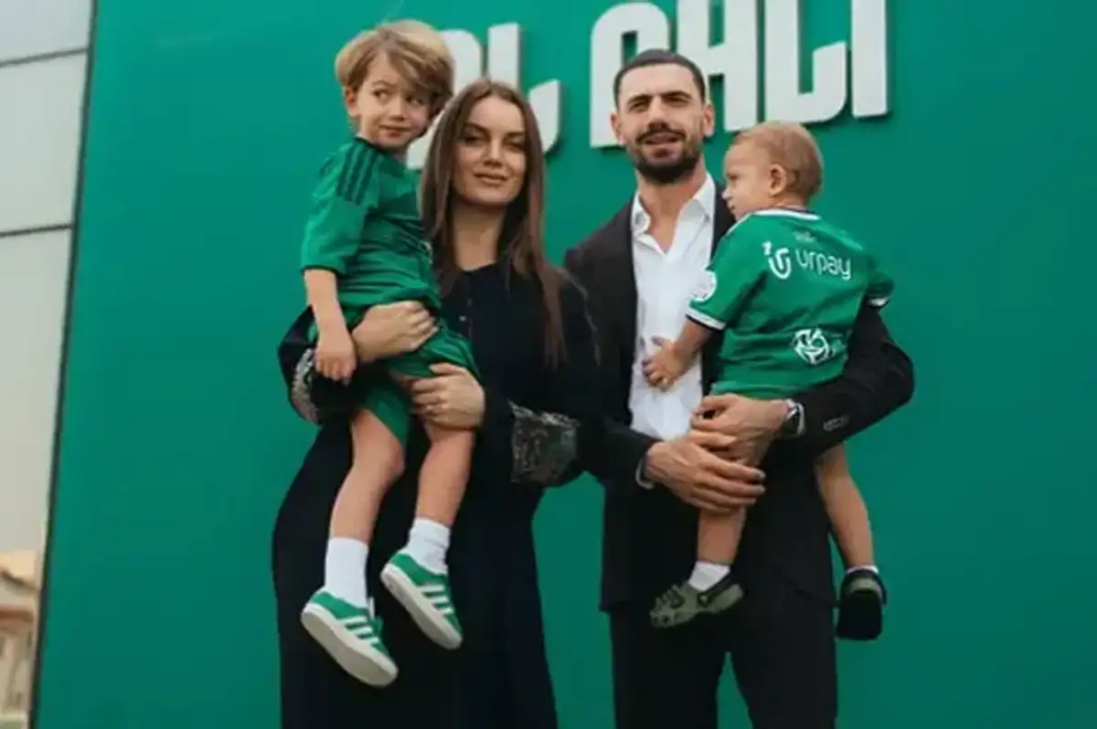 Merih Demiral'ın Eşinden 'Soyadı' Hamlesi: "Boşanıyorlar mı?"