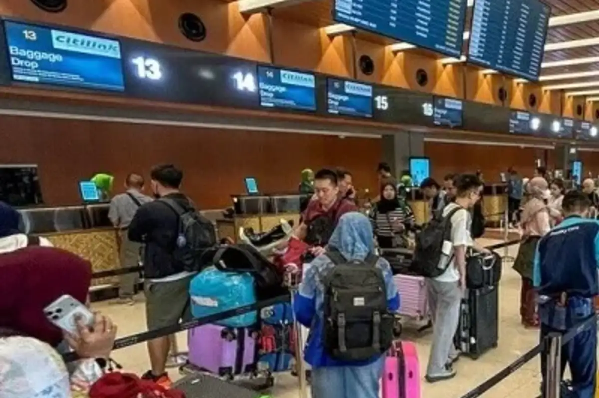 Endonezya'da yanardağ patlaması: 270 bin yolcu mahsur kaldı
