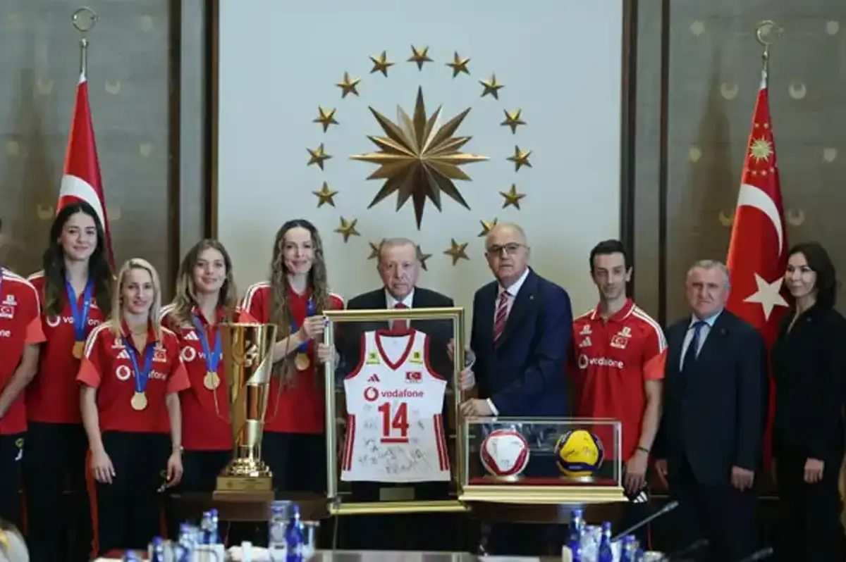 Cumhurbaşkanı Erdoğan Kadın Voleybol Takımı'nı Kabul Etti