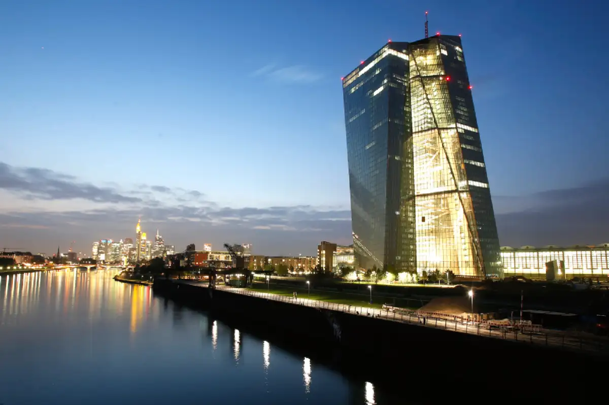 Avrupa Merkez Bankası Faizi 25 Baz Puan Artırdı