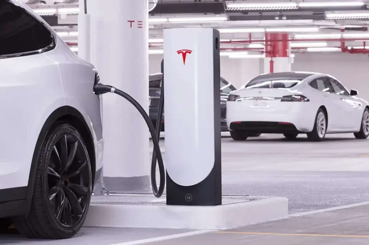 Tesla, İzmit Kocaeli'de Yeni Supercharger İstasyonunu Açtı