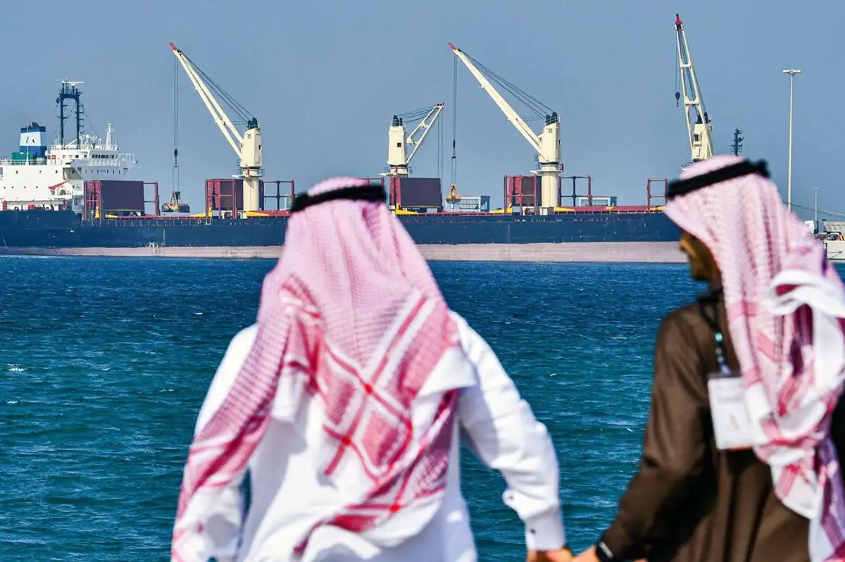 Suudi Arabistan ana petrol boru hattını kapattı
