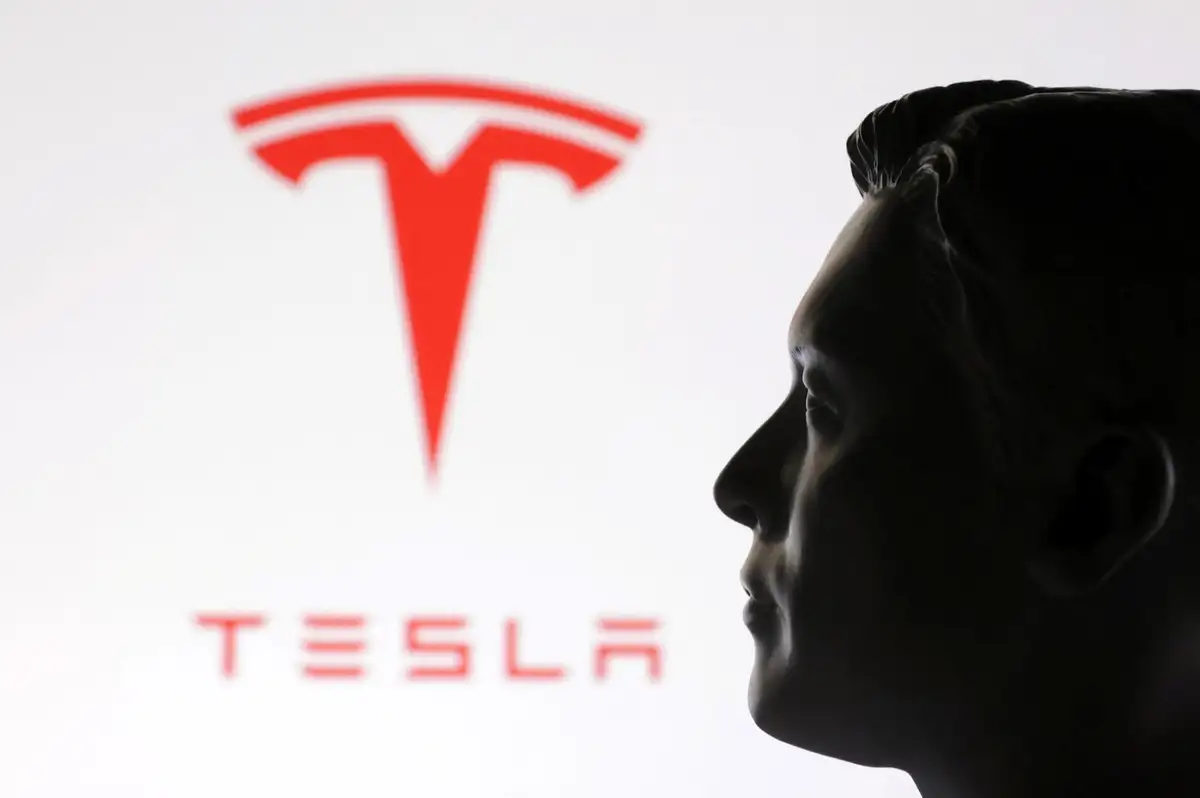 Uzun süredir ertelenen Tesla Roadster 1 Ekim'de tanıtılacak